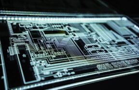 Sistema de anúncios e rastreamento do ChatGPT com tokens criptografados