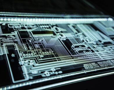 Sistema de anúncios e rastreamento do ChatGPT com tokens criptografados