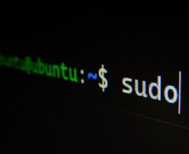 Tela de computador com Linux - migração da França para open source