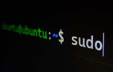 Tela de computador com Linux - migração da França para open source