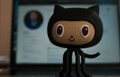 Ilustração representando estrelas falsas no GitHub - economia de bots e contas compradas