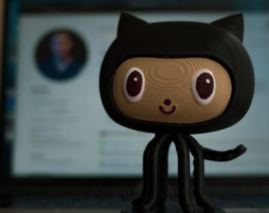 Ilustração representando estrelas falsas no GitHub - economia de bots e contas compradas