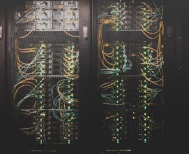 Infraestrutura de rede e servidores representando o bloqueio da Cloudflare na Espanha pela La Liga
