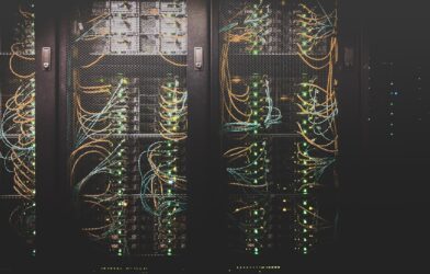 Infraestrutura de rede e servidores representando o bloqueio da Cloudflare na Espanha pela La Liga