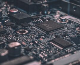 Placa de circuito com chips de memória - Bug do OpenAI Codex destrói SSDs
