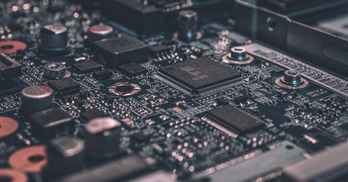 Placa de circuito com chips de memória - Bug do OpenAI Codex destrói SSDs